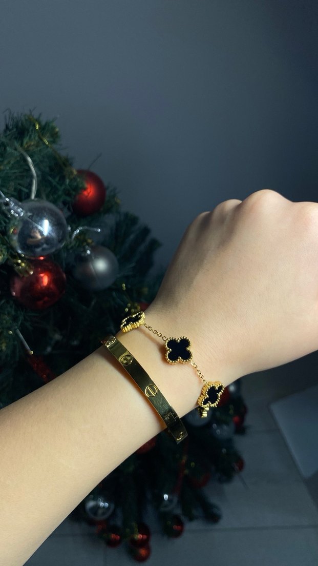 Siyah Yonca ve Gold Kelepçe - Görsel 3