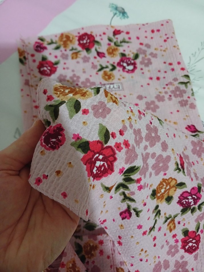 Pembe Çiçek Desenli Fırfırlı Kadın  pamuk eşarp - Görsel 2