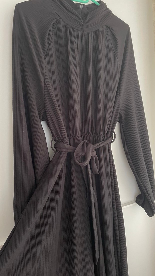 Siyah Uzun Elbise Yüksek Yakalı - Görsel 2