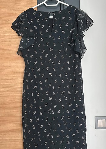 Çiçek desenli Siyah Midi Rahat Kesim Fırfırlı Elbise - Görsel 2