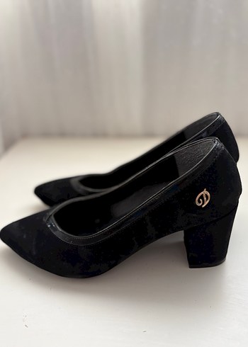 Siyah Kadın Topuklu Kadife Ayakkabı - Görsel 2