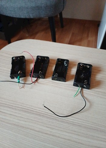 Siyah Pil Kutusu ve Bağlantı Kabloları - Görsel 2