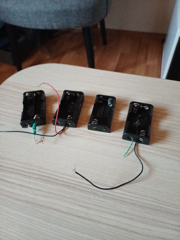 Siyah Pil Kutusu ve Bağlantı Kabloları - Görsel 2