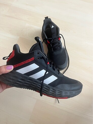 Adidas basketbol ayakkabısı