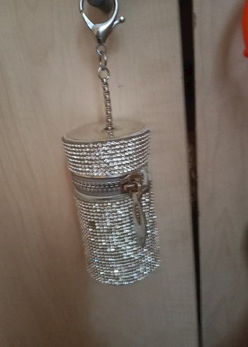 Parlak Gri Zincir Detaylı Kadın Anahtarlık - Görsel 2