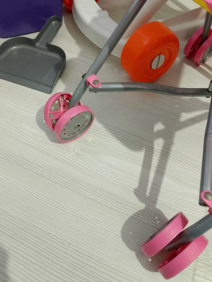 Renkli Oyuncak Arabalar ve Temizlik Seti - Görsel 3