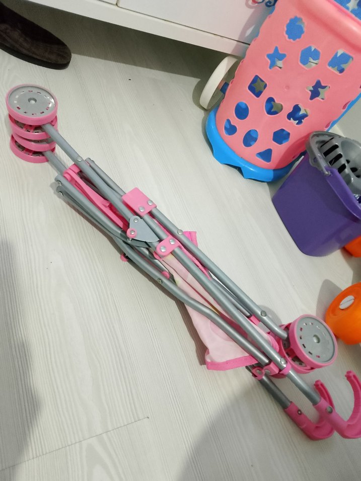 Renkli Oyuncak Arabalar ve Temizlik Seti - Görsel 2