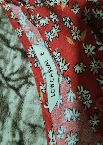 Kısa Kollu V yaka midi boy cepli elbise - Görsel 2