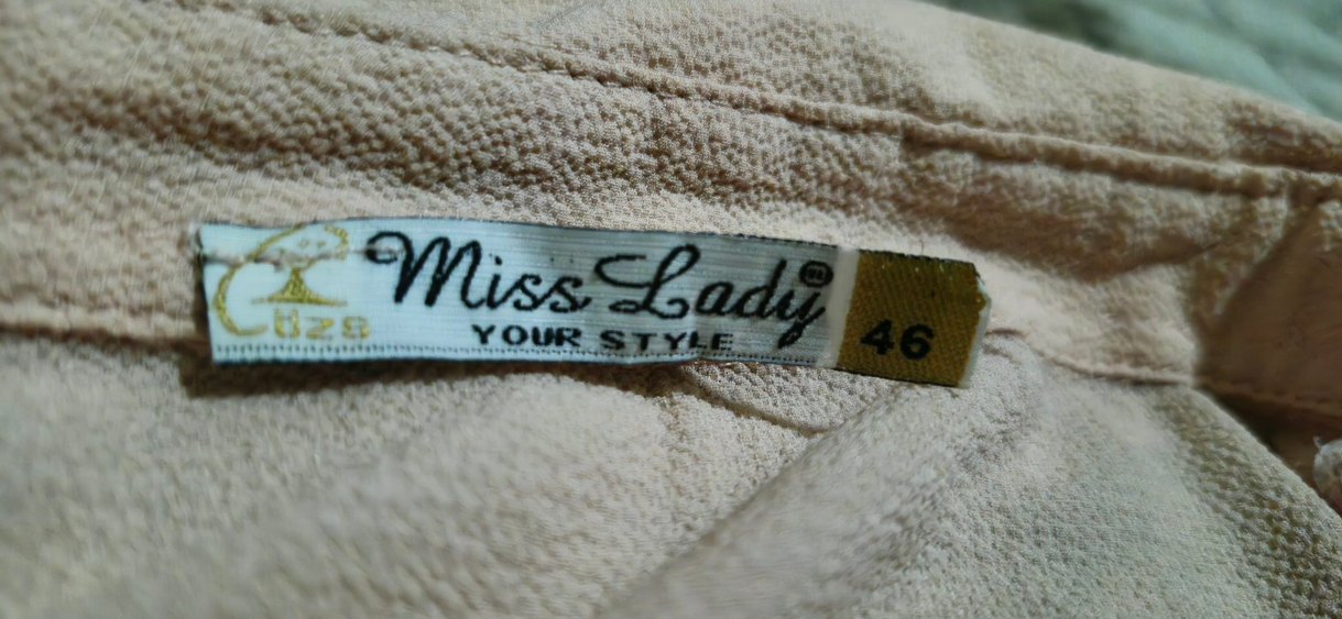 Bej Düğmeli V Yaka Uzun Kollu Kadın Gömlek - Görsel 3