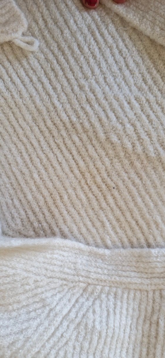 V yaka beyaz triko kazak - Görsel 3