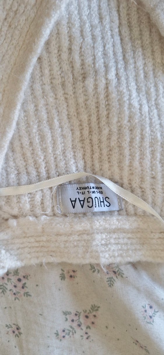 V yaka beyaz triko kazak - Görsel 2