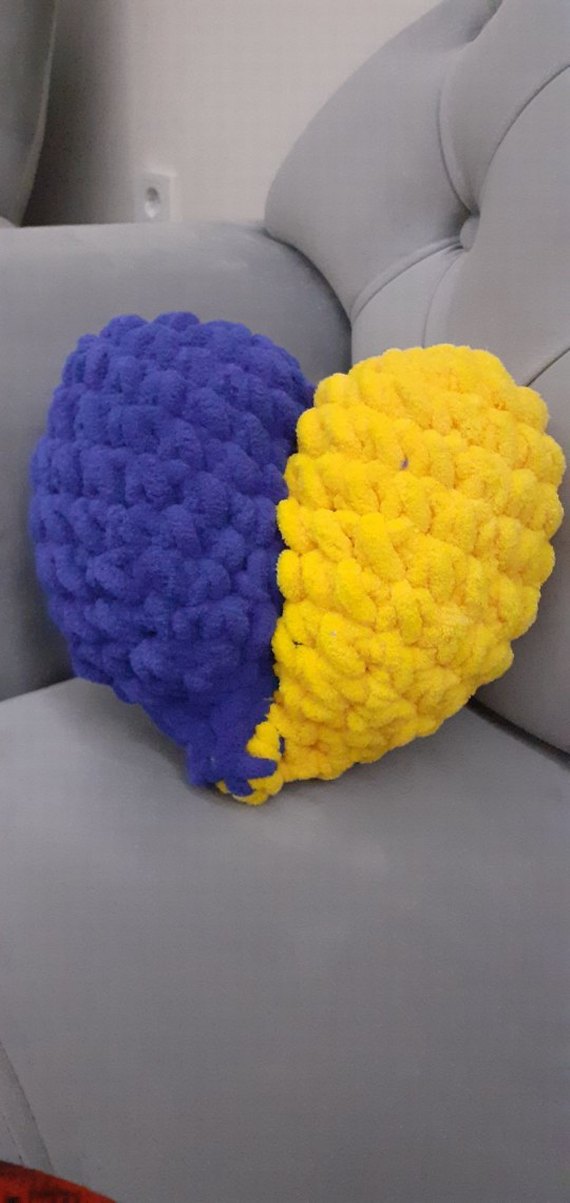 Gri Kalp Şeklinde Peluş Oyuncak - Görsel 3