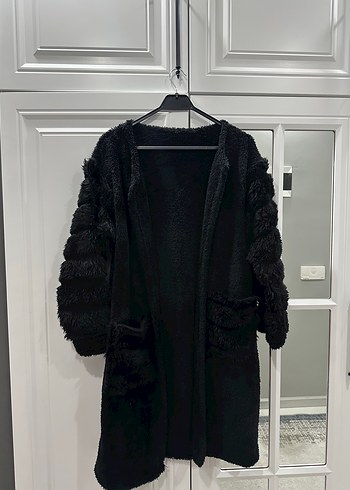 Uzun Siyah Kürk Detaylı Kadın Polar - Görsel 2