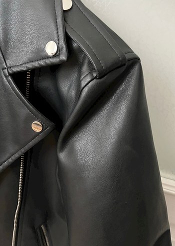 Stradivarius Kadın Siyah Deri Biker Ceket - Görsel 3