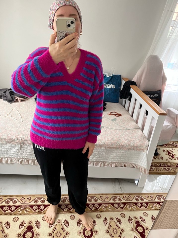 Twist Renkli Çizgili V Yaka Örgü Kadın Kazak - Görsel 5