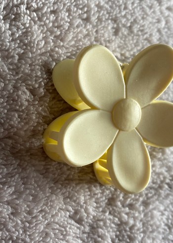 Pastel Sarı Çiçek Seramik Toka - Görsel 3