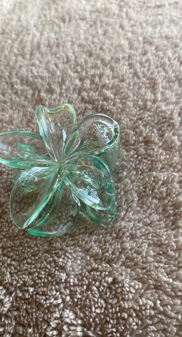 Şeffaf yeşil lotus toka - Görsel 3