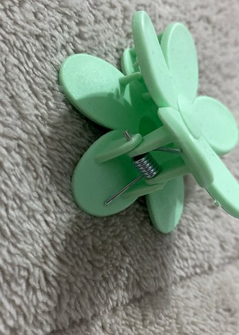 Kıskaçlı çiçek şeklinde yeşil renk kıskaçlı toka - Görsel 12