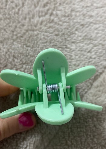 Kıskaçlı çiçek şeklinde yeşil renk kıskaçlı toka - Görsel 4