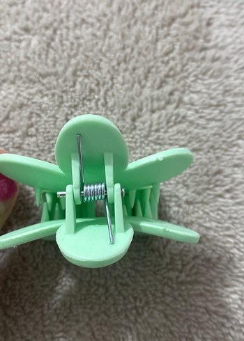 Kıskaçlı çiçek şeklinde yeşil renk kıskaçlı toka - Görsel 11