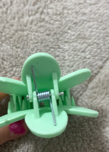 Kıskaçlı çiçek şeklinde yeşil renk kıskaçlı toka - Görsel 3