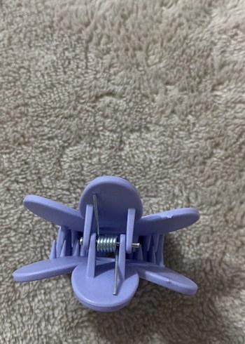 Mor renkli kıskaçlı çiçek şeklinde toka - Görsel 3