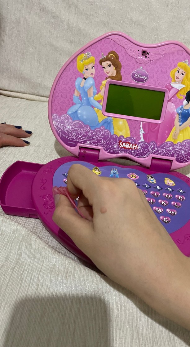 Prenses bilgisayarı orjinal çalışıyor pilli sıfırı 6000 tldir - Görsel 4