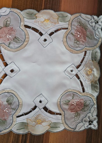 Nakışlı Bej Masa Örtüsü - Görsel 2