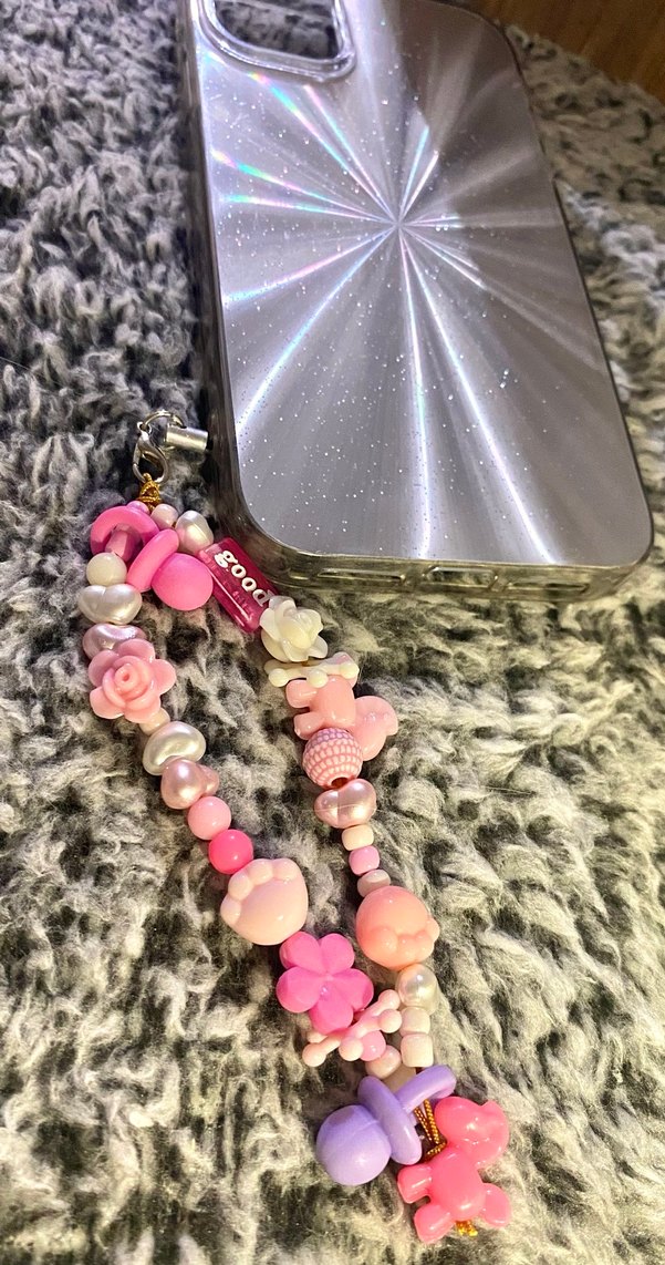 El yapımı Pembe Çiçekli Kadın charm - Görsel 2