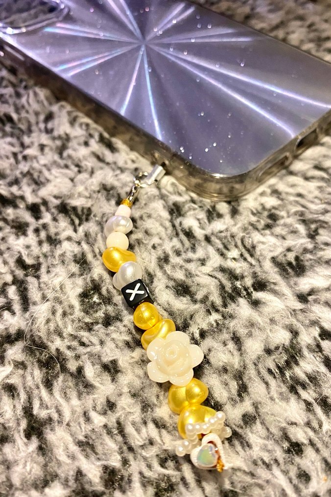 El yapımı Boncuklu Altın Renkli Kadın Charm - Görsel 2