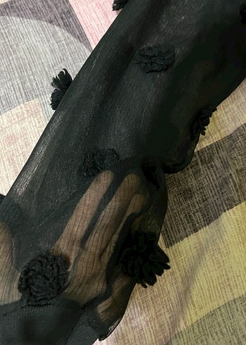 Siyah Çiçek Detaylı Uzun Kollu Tüllü Triko Bluz - Görsel 2