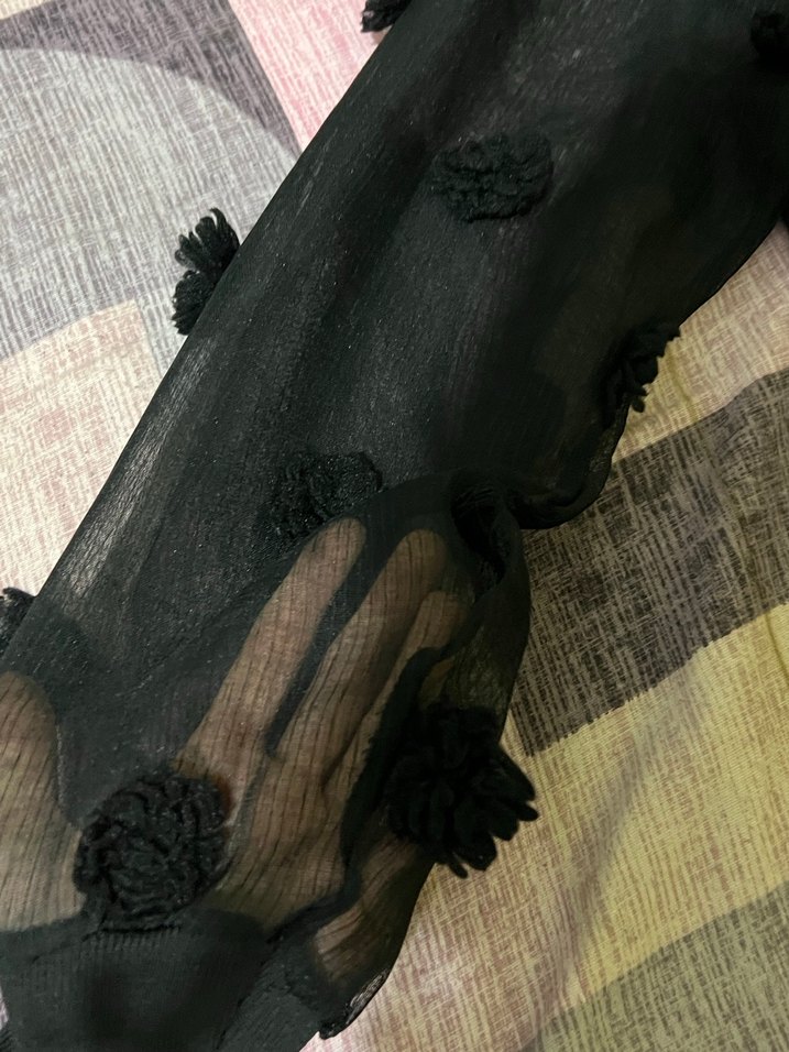 Siyah Çiçek Detaylı Uzun Kollu Tüllü Triko Bluz - Görsel 2