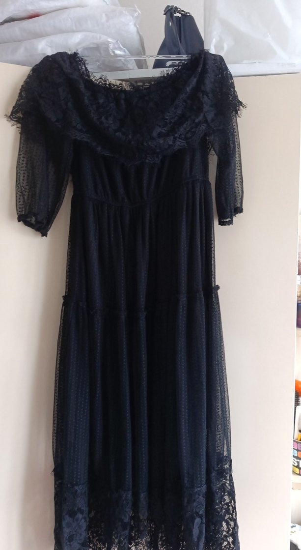 Siyah Nakışlı Uzun Gotik Elbise - Görsel 3