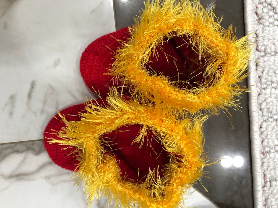 Kızlar için Kırmızı Nakışlı Örgü Ev Terliği - Görsel 2