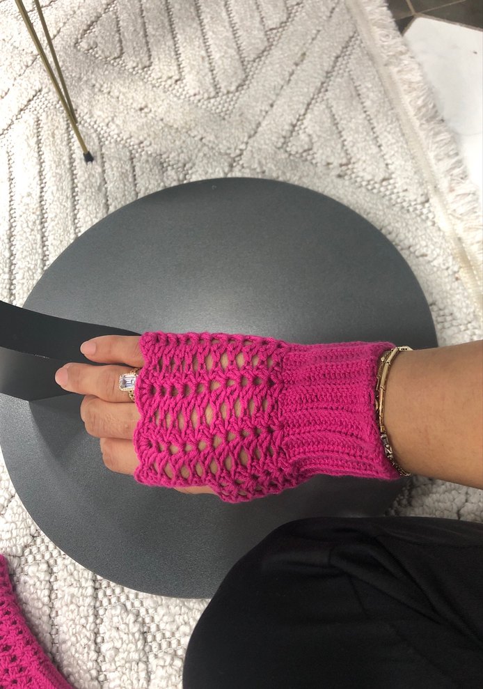 Pembe Örgü Parmaksız Kadın Eldiveni - Görsel 3