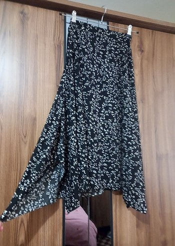 siyah yanlardan yırtmaçlı etek - Görsel 2