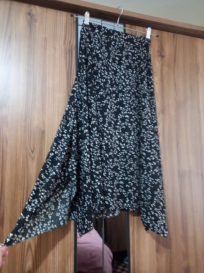 siyah yanlardan yırtmaçlı etek - Görsel 2