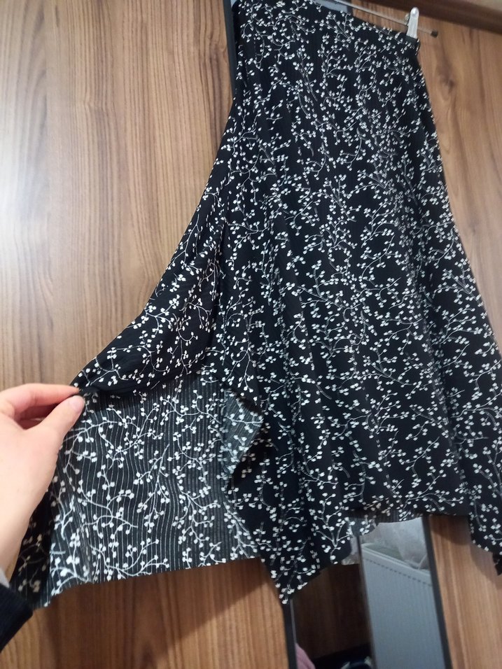 siyah yanlardan yırtmaçlı etek - Görsel 3