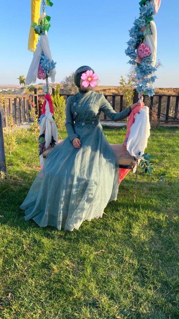 Uzun Turkuaz Çiçekli Drapeli Tesettür Abiye - Görsel 2