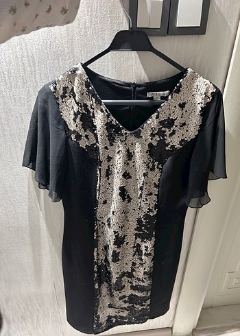 Drapeli V Yakalı pullu Siyah Midi Elbise - Görsel 2