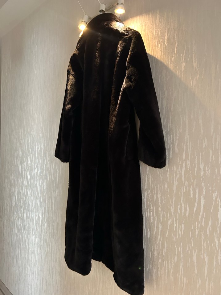 Siyah Kadın Uzun Peluş Kaban - Görsel 3