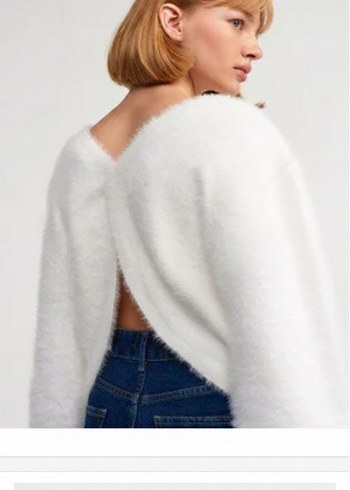 Beyaz V Yaka Yün Kadın Kazak sırt dekolteli - Görsel 2