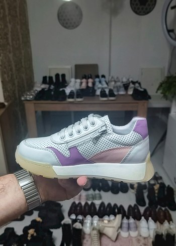 Beyaz Mor Bağcıklı Spor Ayakkabı - Görsel 4