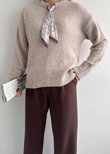 Fular Detaylı Yumuşak Dokulu Triko Kazak - Görsel 3