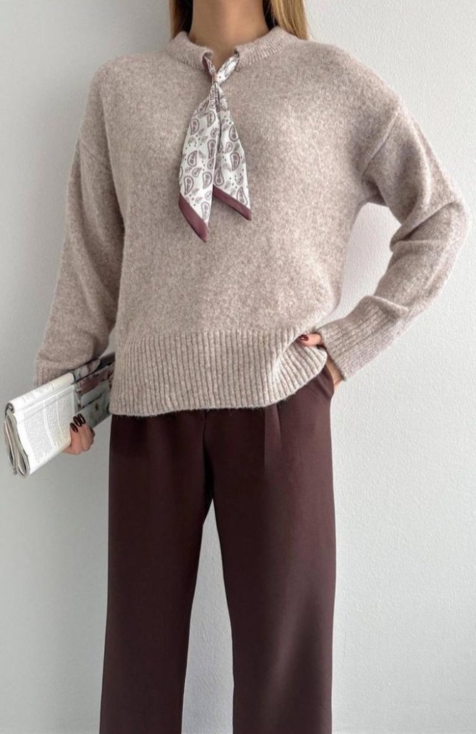 Fular Detaylı Yumuşak Dokulu Triko Kazak - Görsel 3