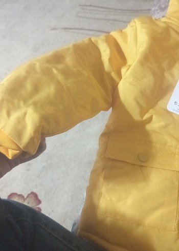 Sarı Kapüşonlu Düğmeli Erkek Çocuk Mont - Görsel 2