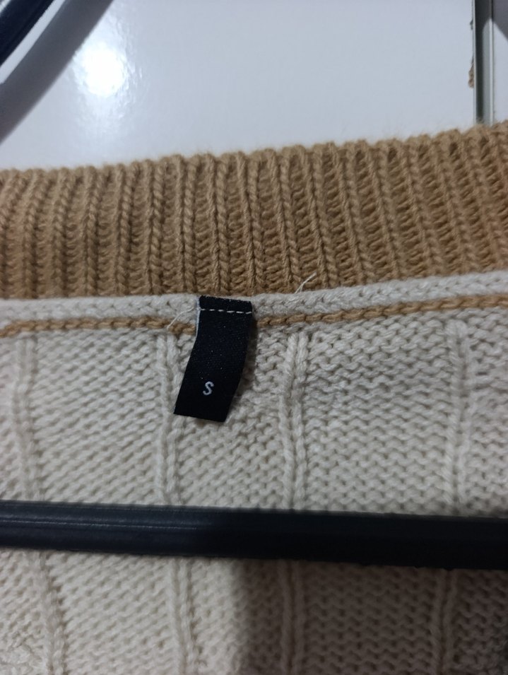 Bej V Yaka Örgü Kadın Süveter - Görsel 3