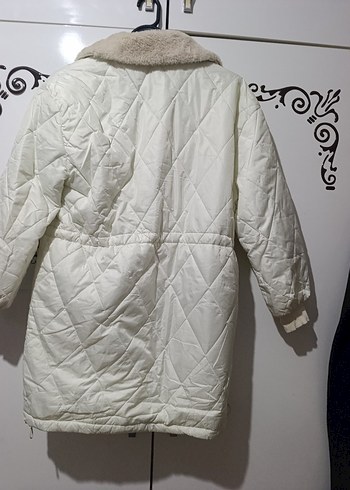 Beyaz Kısa Peluş Detaylı Kadın Kışlık Mont - Görsel 2