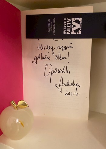 Bir genç kızın gizli defteri-2022 imzalı - Görsel 2