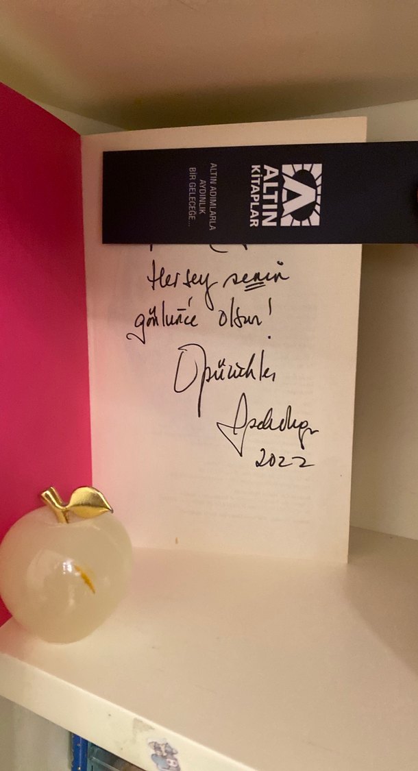 Bir genç kızın gizli defteri-2022 imzalı - Görsel 2